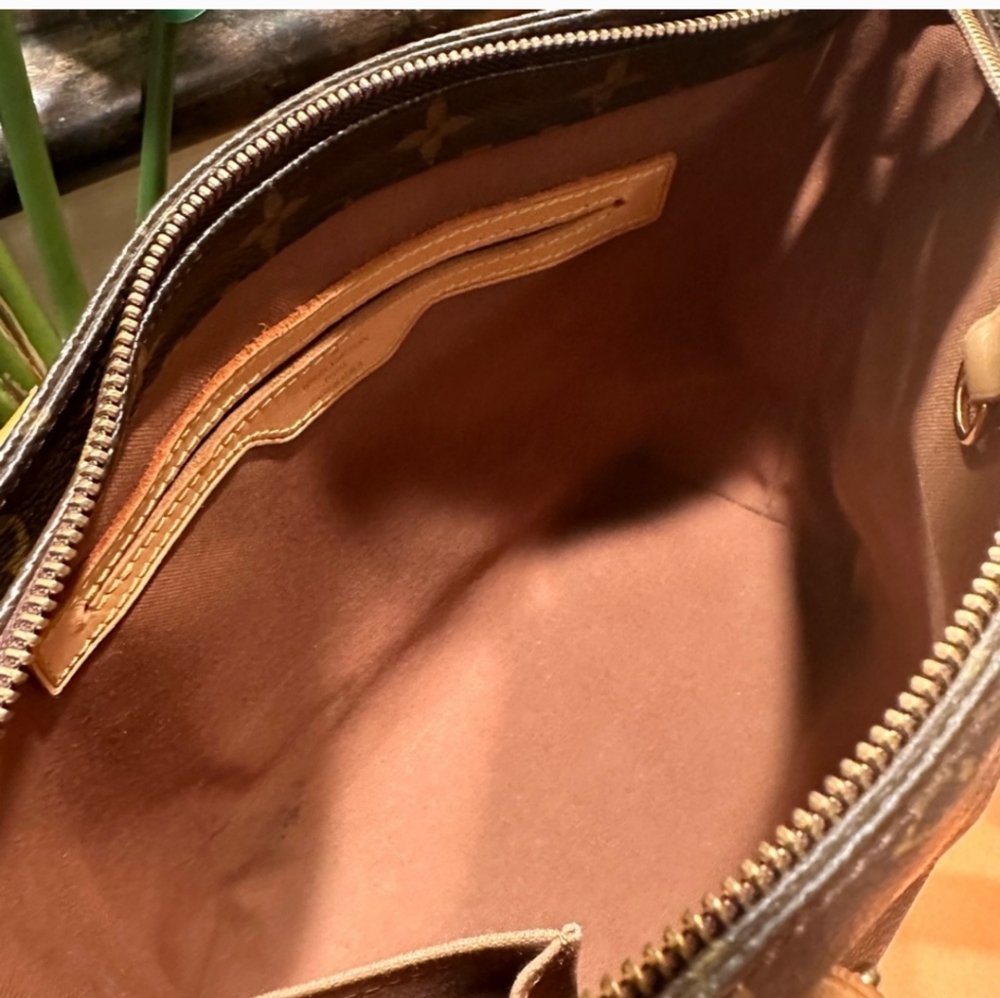 Louis Vuitton💯 - Picture 6 of 10
